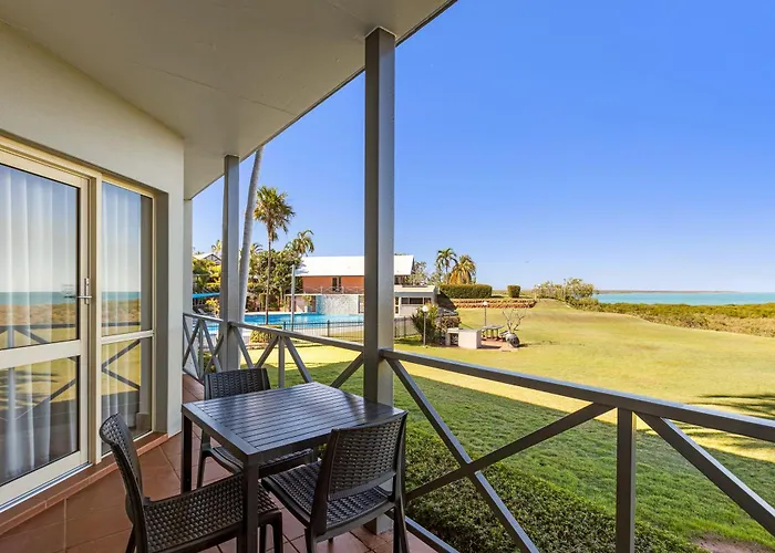 Moonlight Bay Suites