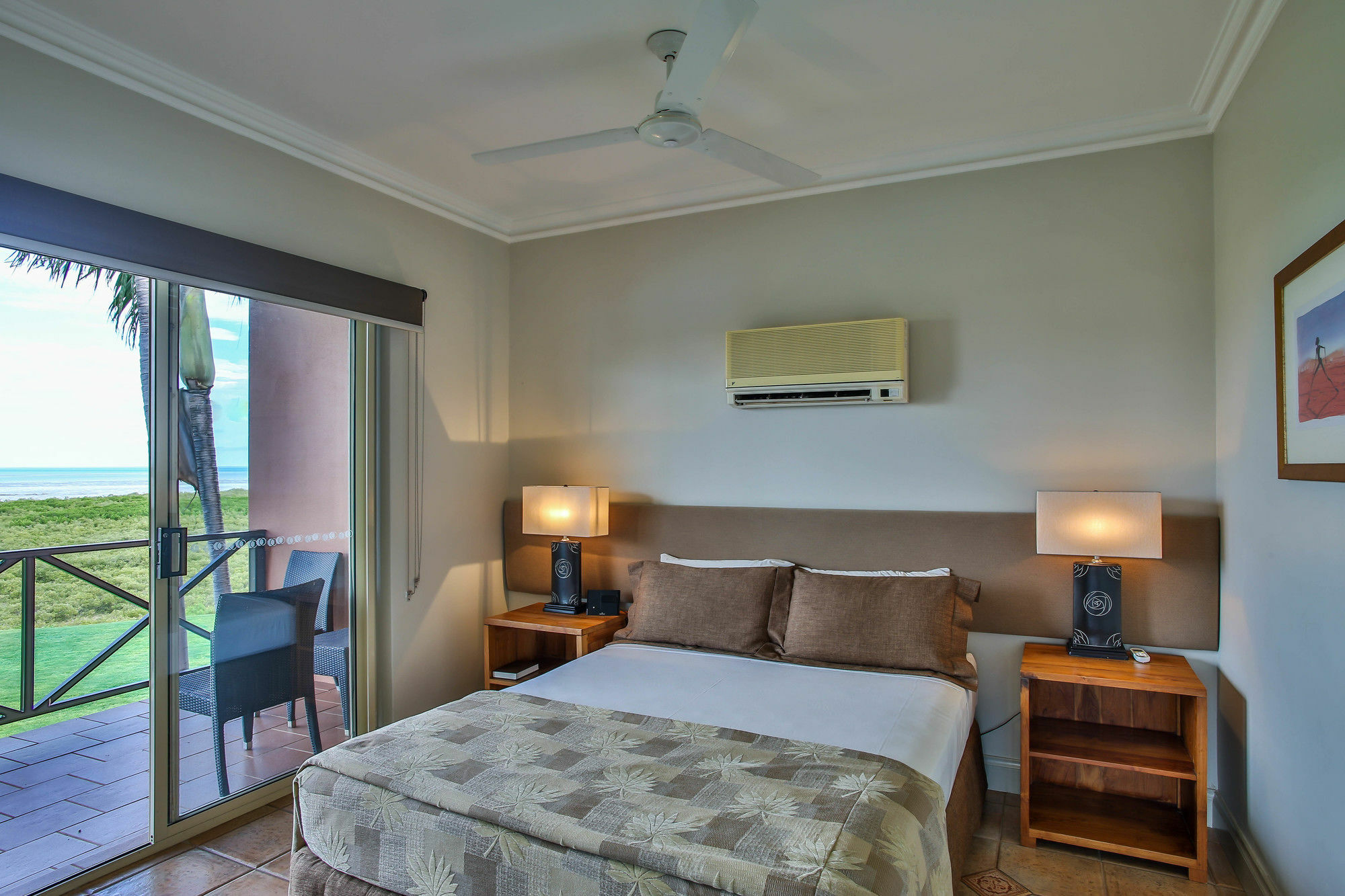 Moonlight Bay Aparthotel