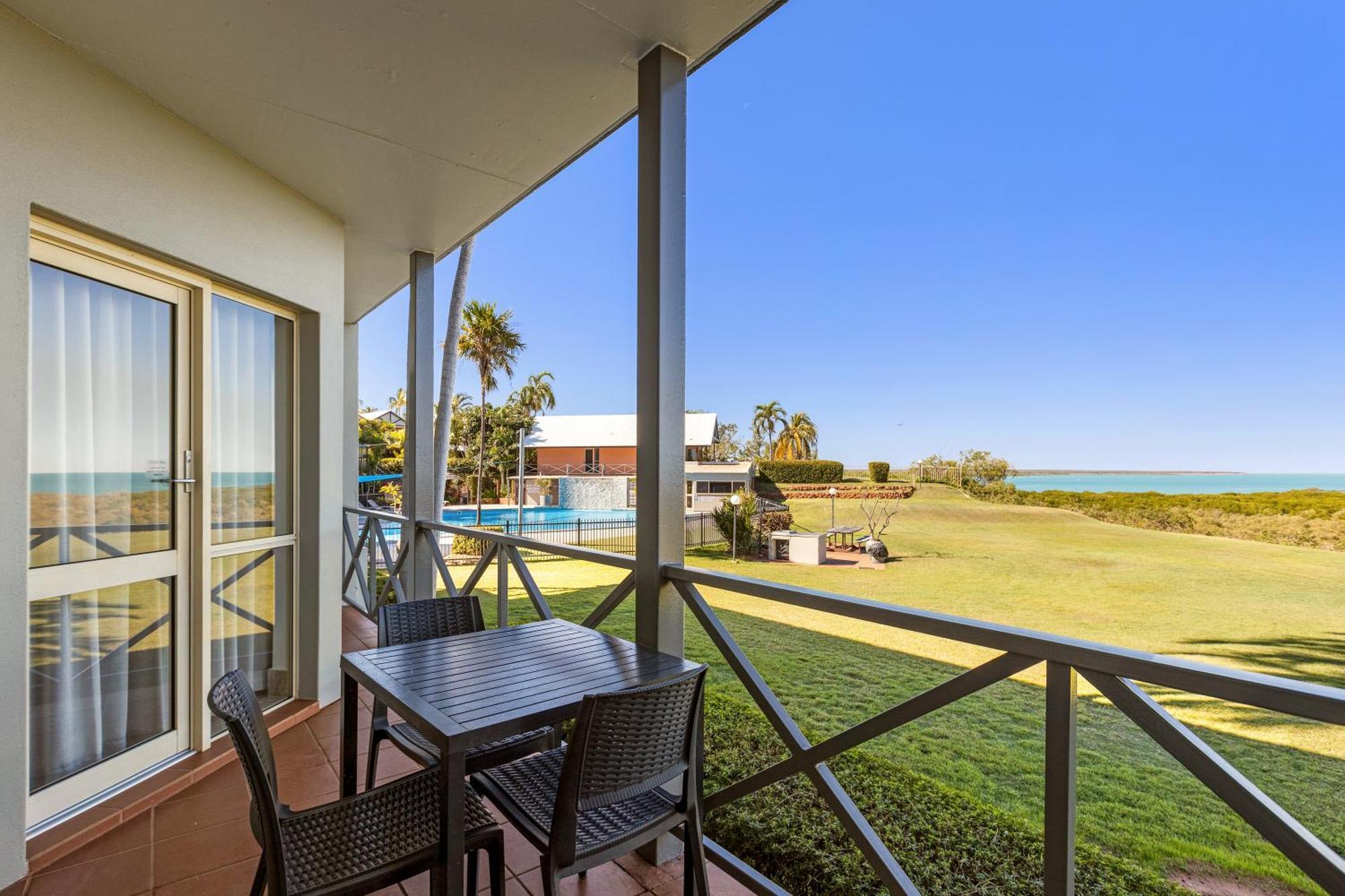 Moonlight Bay Aparthotel